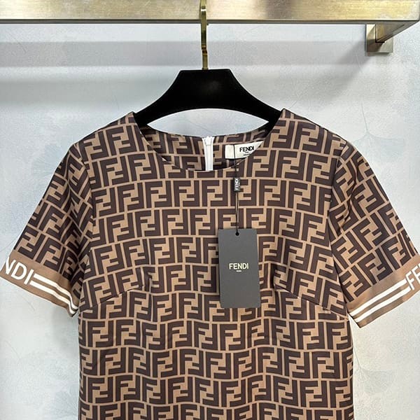 おすすめフェンディ オールオーバーロゴTシャツ コピー2色 feq85988